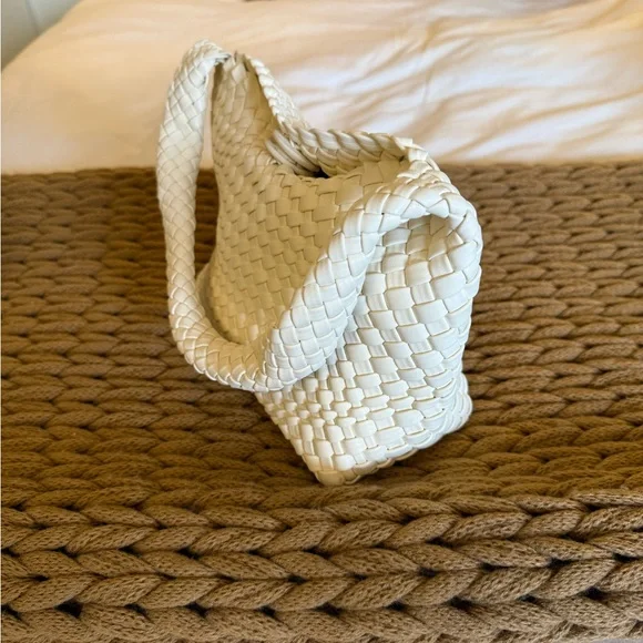 Elegant Cream Woven Women's Bag - Picture 6 of 14